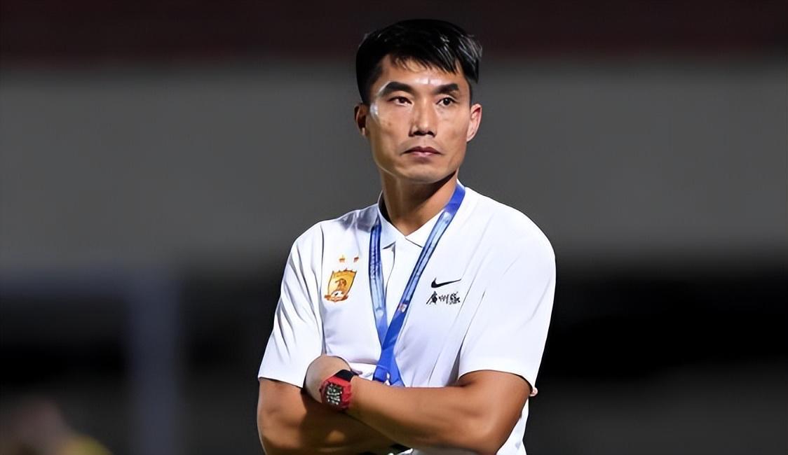 博鱼-郑智本赛季带领青岛西海岸的成绩，能否超越邵佳一，引发热议